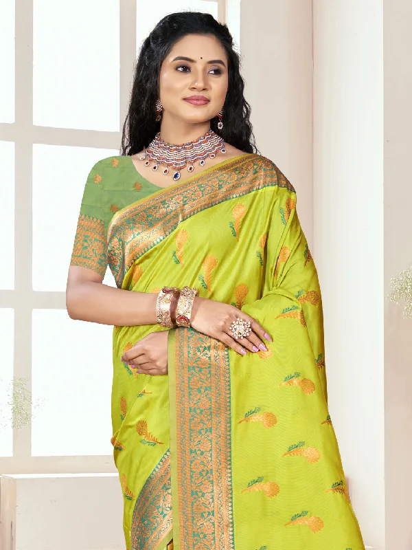 Women Parrot Green Silk Saree With Un Stitched Blouse Balloon Sleeve Blouse