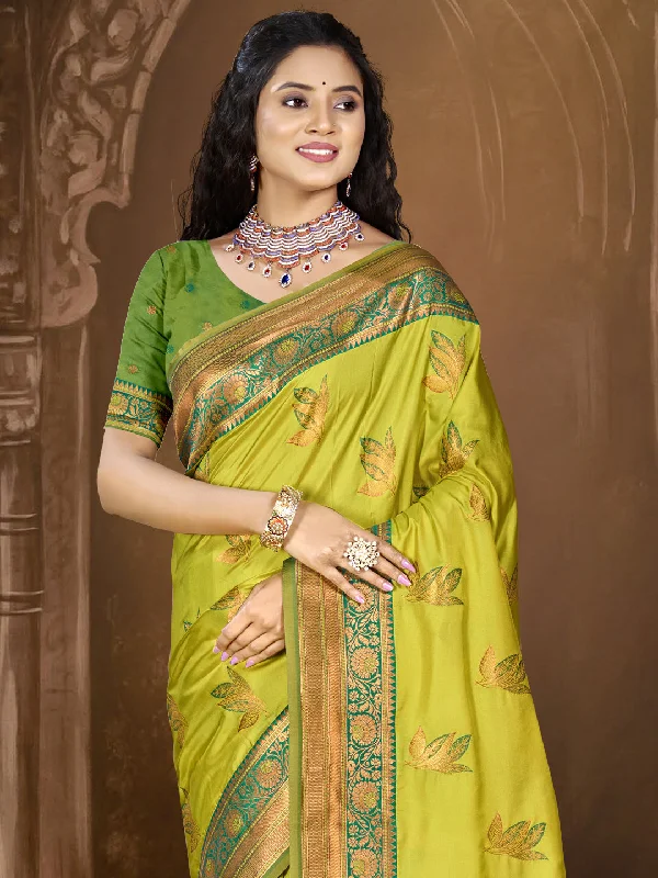 Women Parrot Green Silk Saree With Un Stitched Blouse Floral Print Blouse