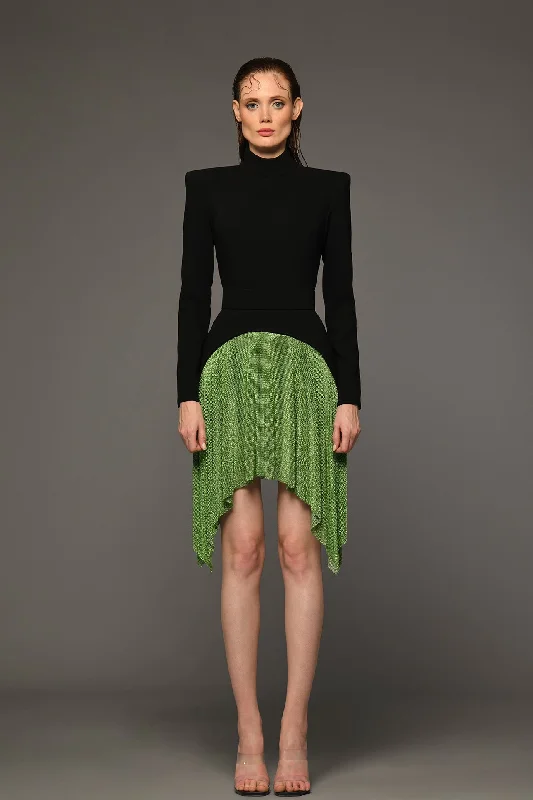 Short crepe dress with green chainmill