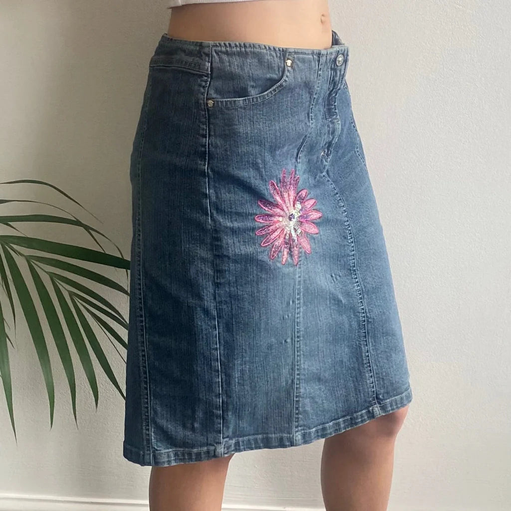Versace Jeans Couture Embroidered Denim Skirt - 32W UK 12 Blue Cotton Trendy Skinny High-Waist Jeans Versace Jeans Couture Embroidered Denim Skirt - 32W UK 12 Blue Cotton Trendy Skinny High-Waist Jeans